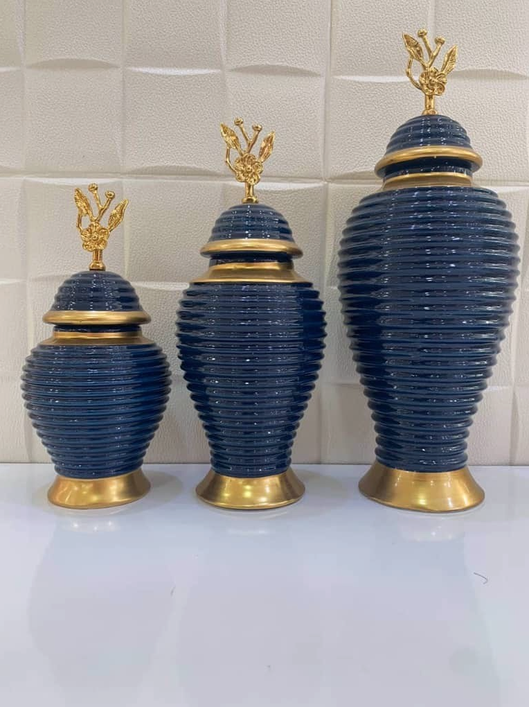 Elegant 3-Piece Vase Statue Set with Covers